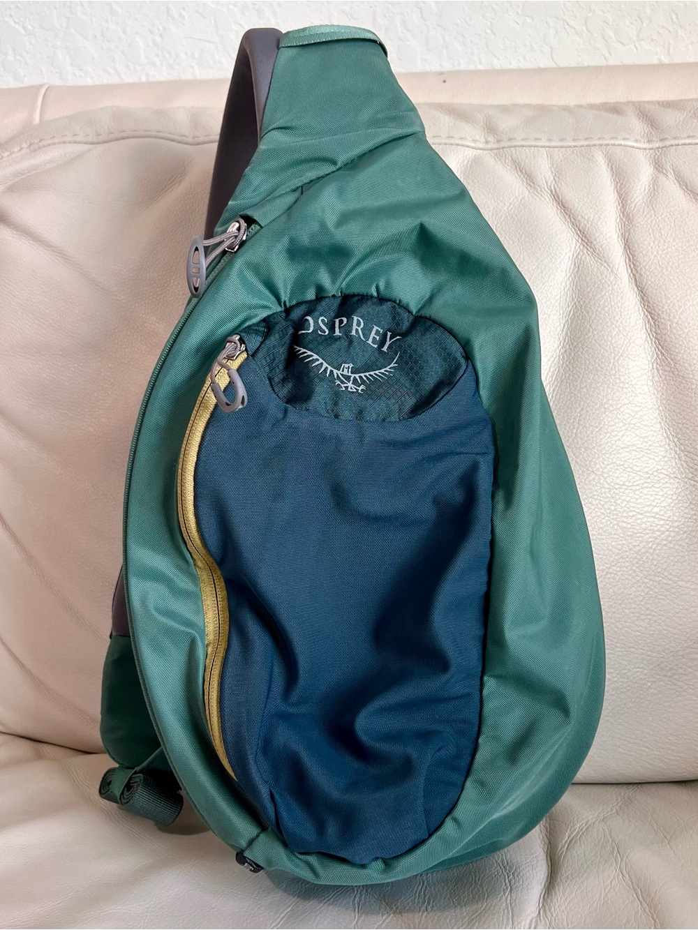 Osprey Green and Blue Daylite Sling Bag Single Shoulder Strap